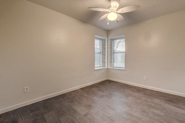 Building Photo - Charming 2 Bedroom Home in La Porte, TX