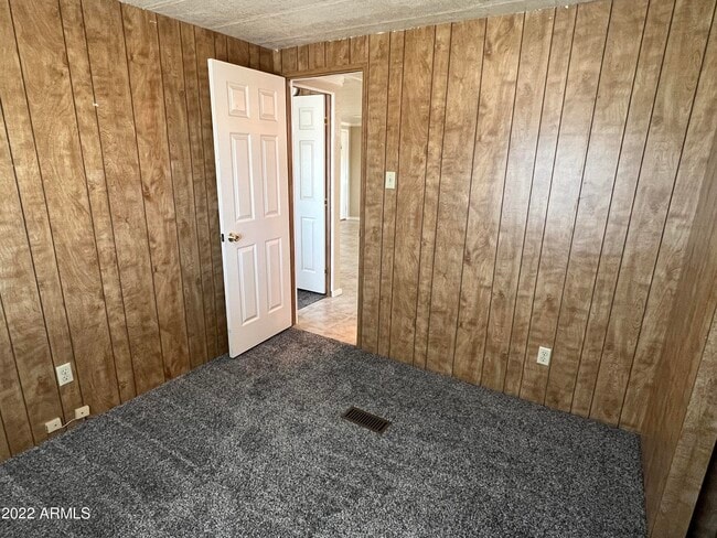 Building Photo - 16511 W Dale Ln