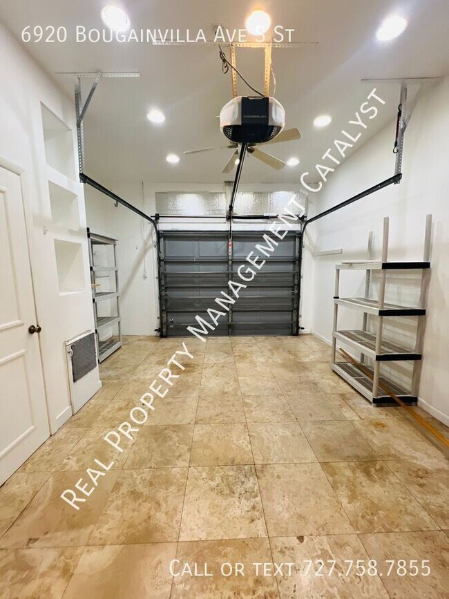 Building Photo - 6920 Bougainvilla Ave S