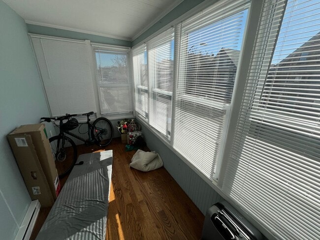 Building Photo - Very nice 3 bed 2 bath in Somerville... Don't miss out!