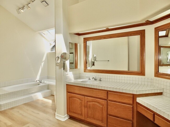 Building Photo - 6262 Napoli Ct