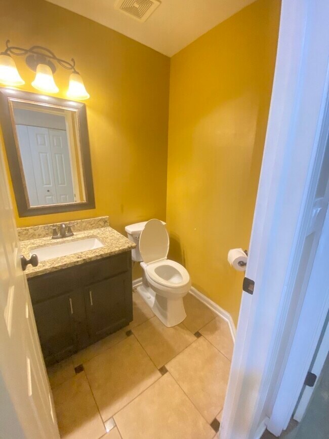 Building Photo - 1213 Pennsbury Ln