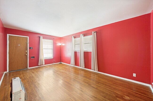 Building Photo - CHARMING DENVER HEIGHTS 3-BEDROOM