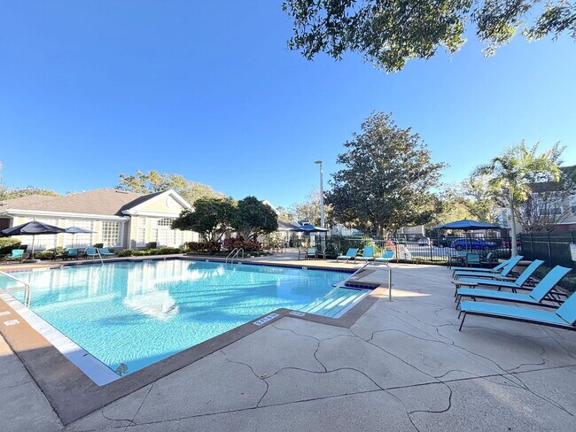 Building Photo - 8300 Elm Park Dr