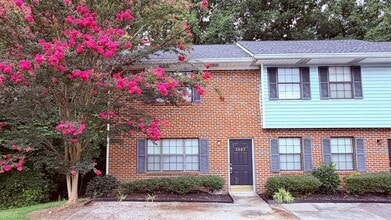 Building Photo - Snellville 2 Bed-2.5 Bath Townhouse, BRAND NEW KITCHEN and Flooring, End Unit