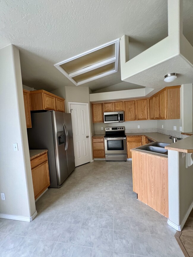 Building Photo - 561 W Palmer Dr