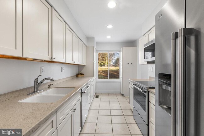 Building Photo - 106 Bernard Ct