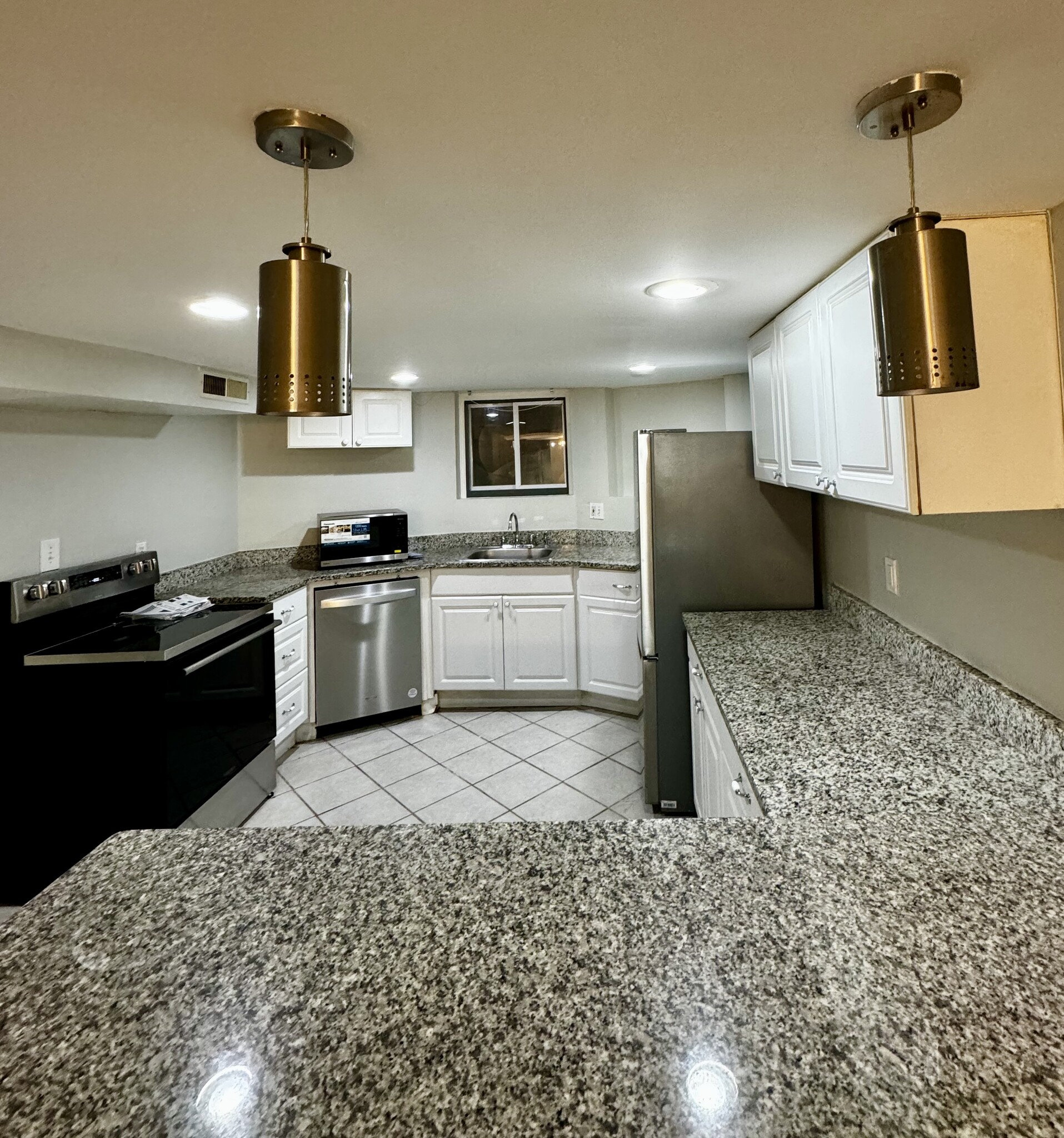 Granite breakfast bar and new stainless steel appliances - 4322 14th St NW