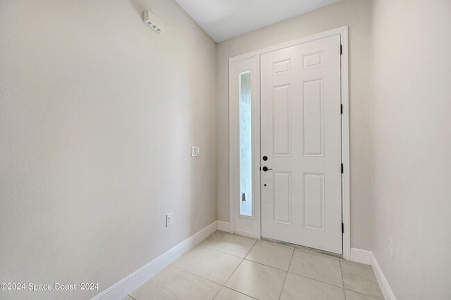 Building Photo - 8483 Loren Cove Dr