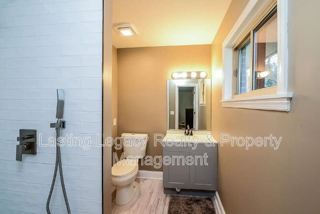 Building Photo - 147 Harmon Ave
