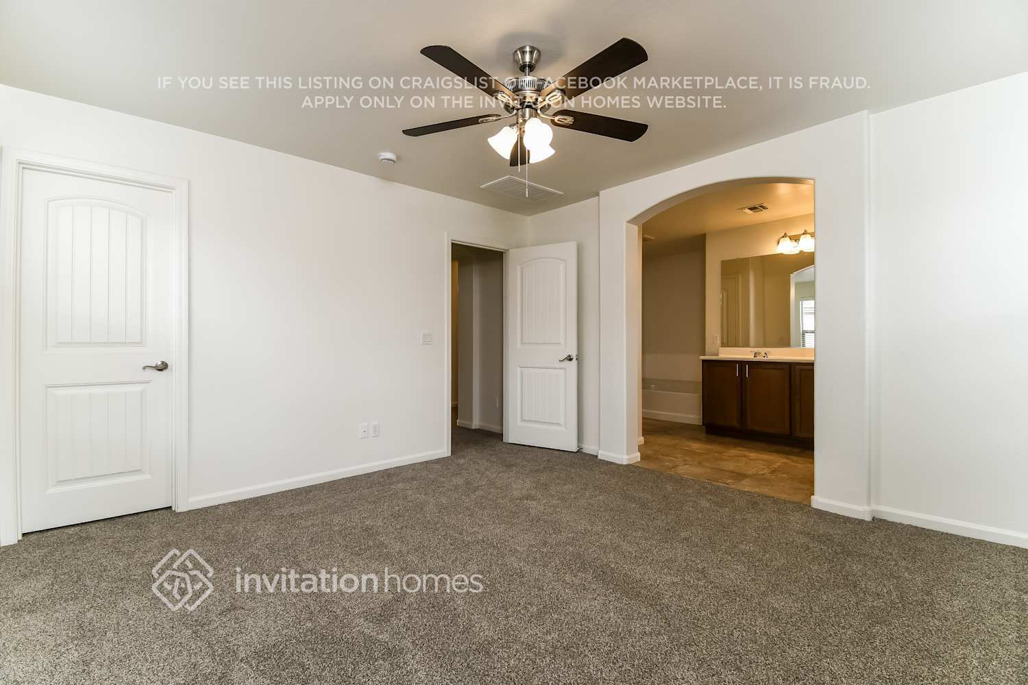 Building Photo - 1427 S Moccasin Trail