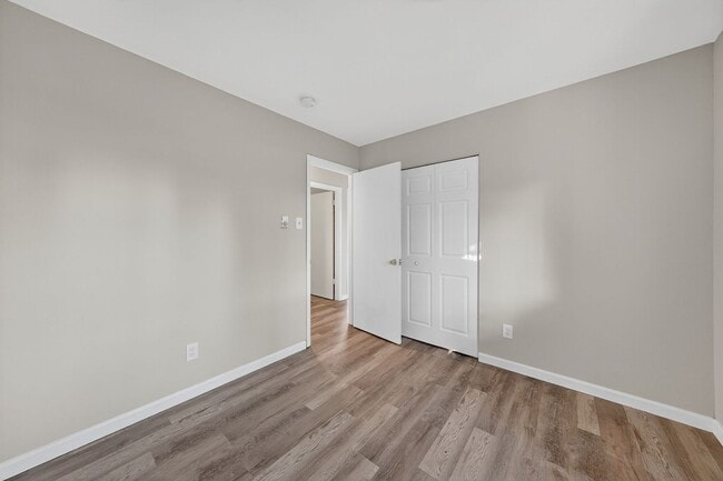 Building Photo - 8727 Sieloff Dr