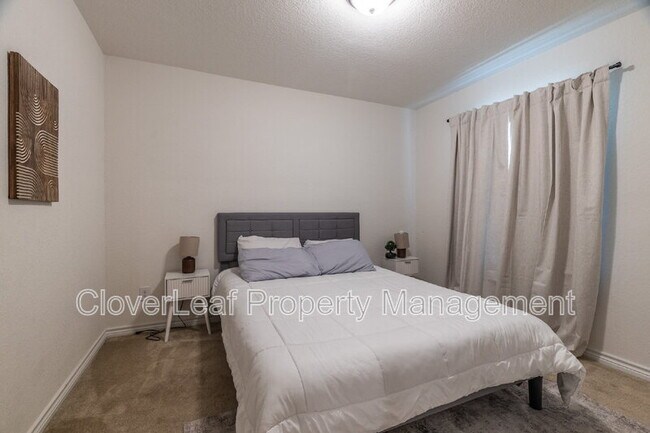 Building Photo - 10406 Labrado Dr
