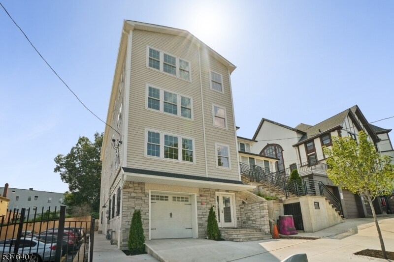 Building Photo - 200 Montclair Ave