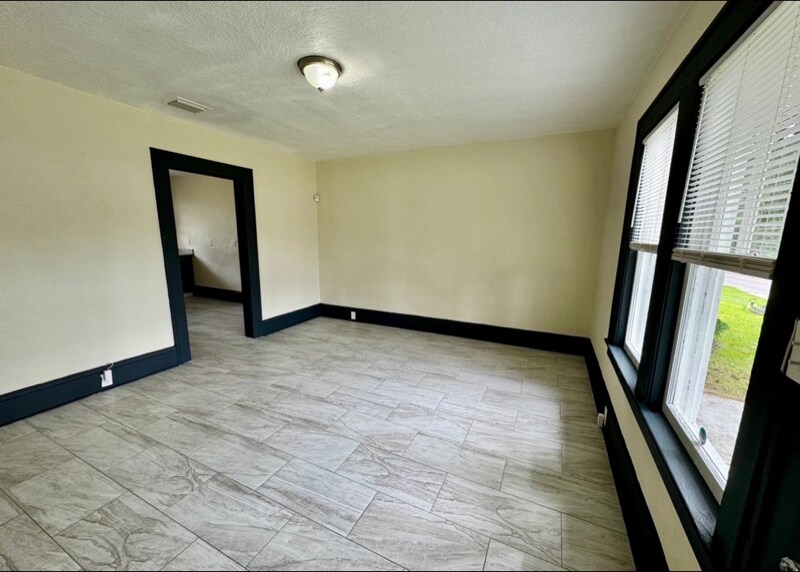 Building Photo - 2923 Rosselle St
