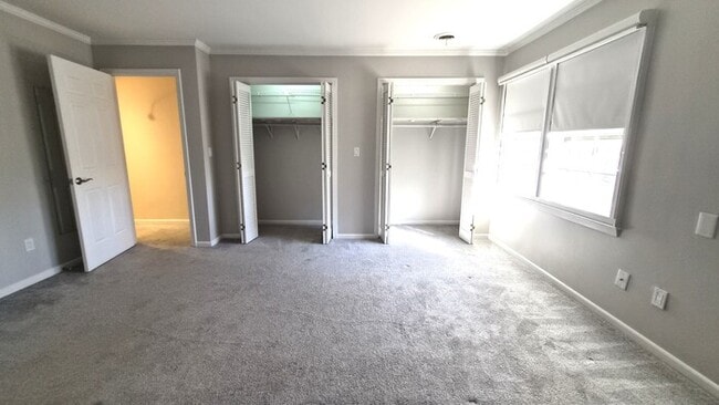 Building Photo - Great Two Bedroom Townhouse Convenient to Downtown Greenville!