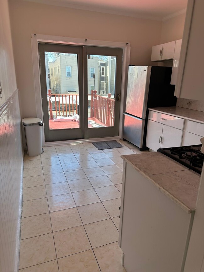 Building Photo - 268 Columbia Ave