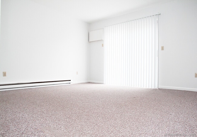 Building Photo - 267 Willow Springs