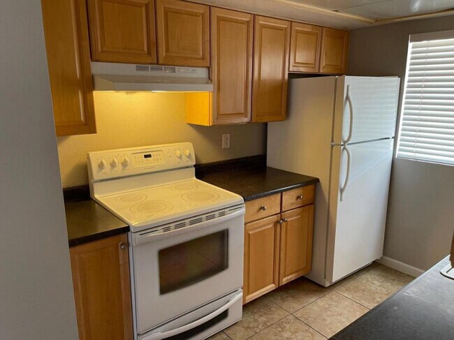 Building Photo - 2155 W Wickieup Ln, Phoenix, AZ 85027