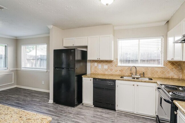 Building Photo - 16950 Nicole Ln