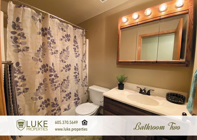 Building Photo - 2104 S Cambridge Ave