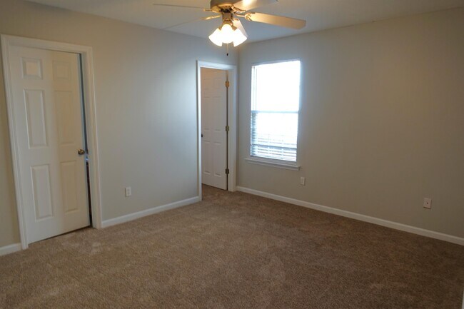 Building Photo - 139 Stockbridge Dr