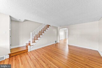 Building Photo - 129 Alverstone Rd