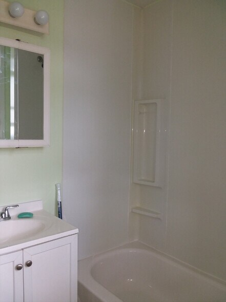 Building Photo - 1122 9th St