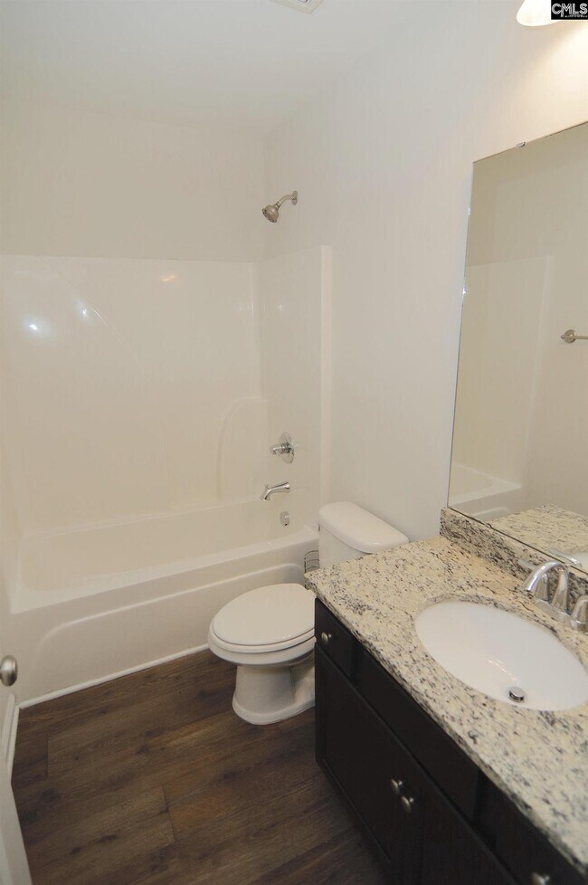 Building Photo - 194 Bonhomme Cir