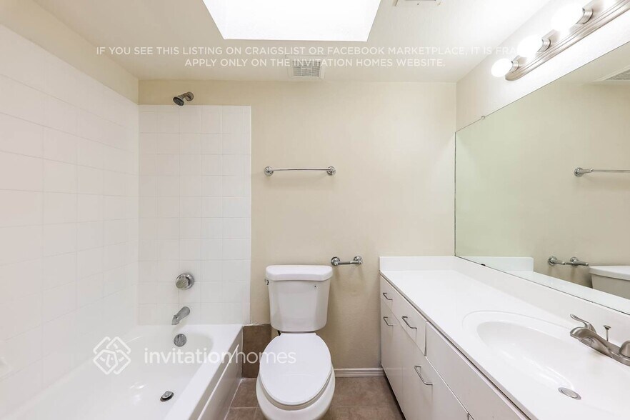 Building Photo - 11121 N 82nd Ln