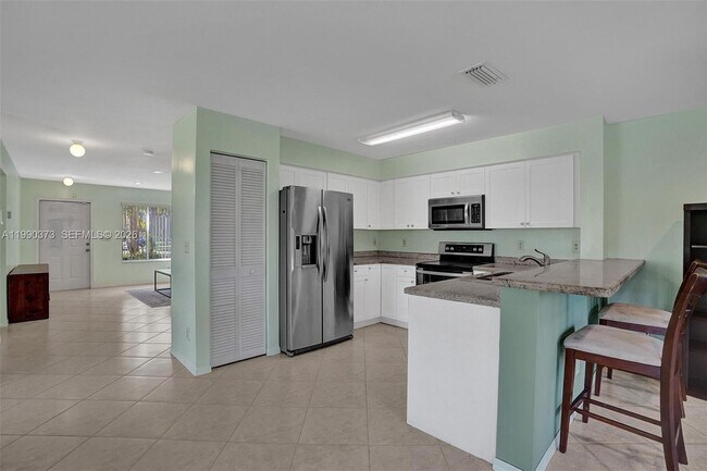 Building Photo - 1726 SW 110th Terrace