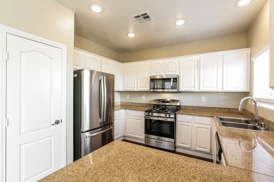 Building Photo - 6404 Frosted Dawn Ct