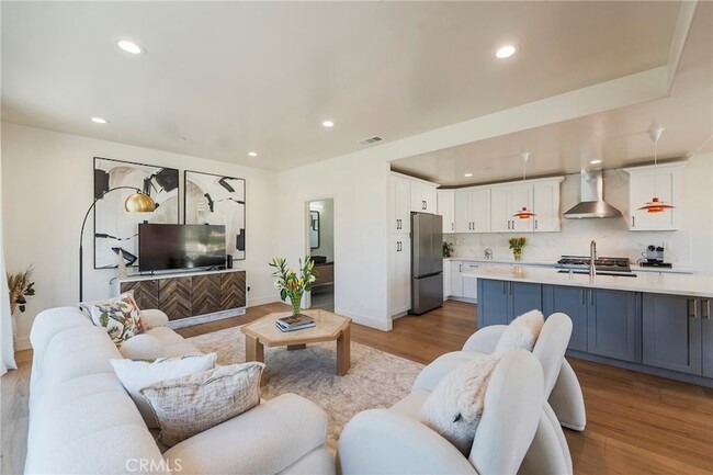 Building Photo - 712 Chestnut Ave