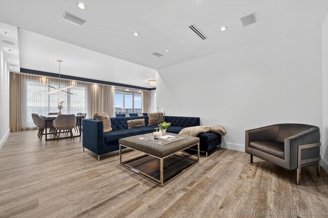 Building Photo - 2301 Collins Ave