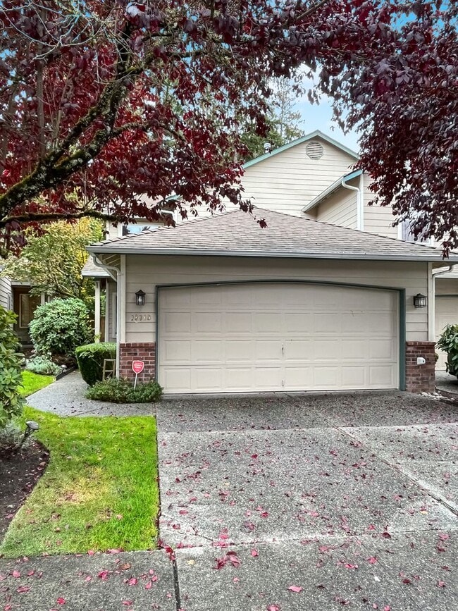 Building Photo - 3 bed/2bath Spacious Home with Soaring Cei...
