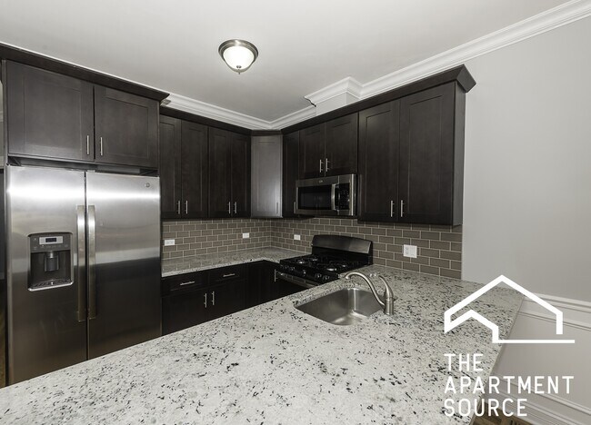 Building Photo - 2346 W Grand Ave