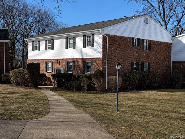 Building Photo - 7 Essex Ln