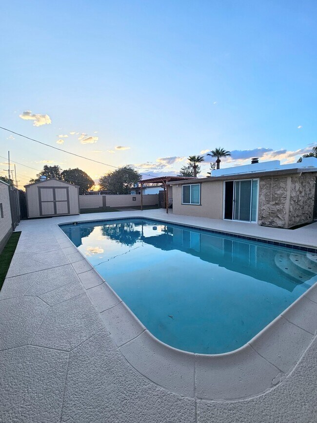 Primary Photo - A charming house w/ 3 beds and 1.5 bath