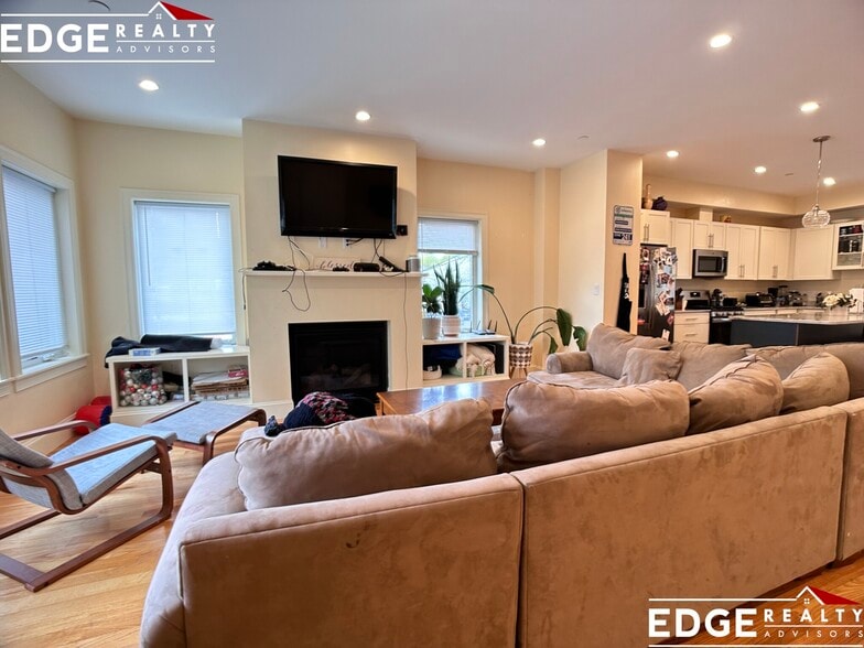 Building Photo - 7 Cufflin St