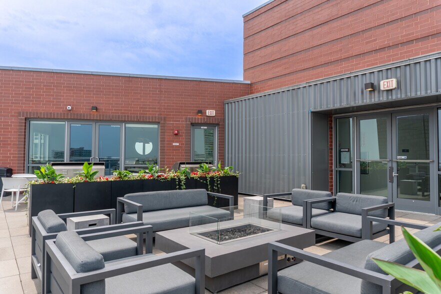 Rooftop Firepit - The Rhapsody at Davis Station