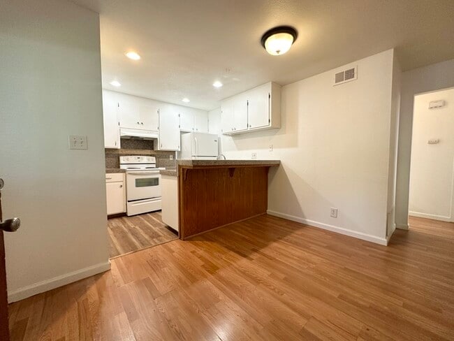 Building Photo - Charming 2-Bedroom Condo in Rancho Cordova!