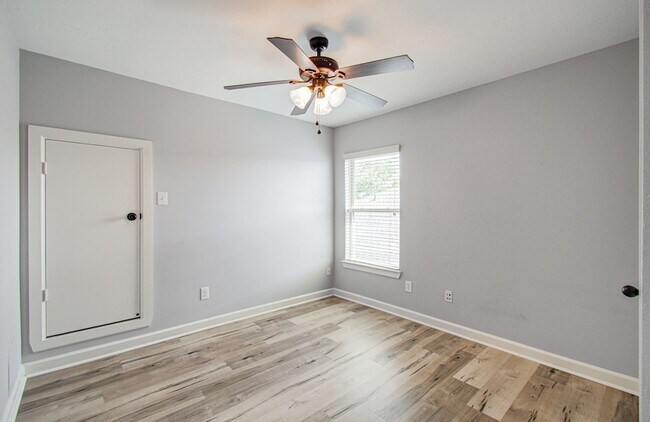 Building Photo - 12935 Northpointe Bend Dr