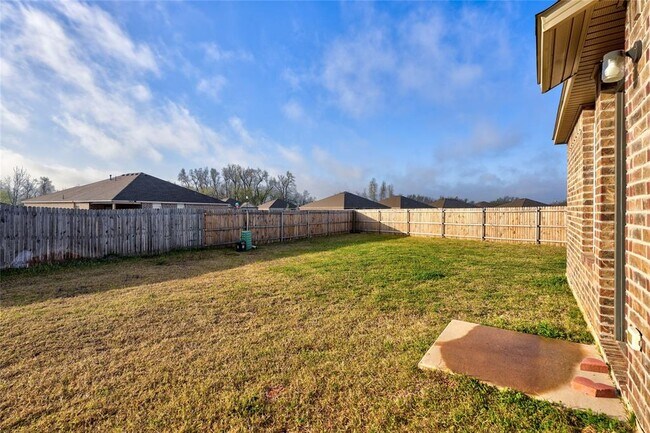 Building Photo - 10620 SW 23rd Ter