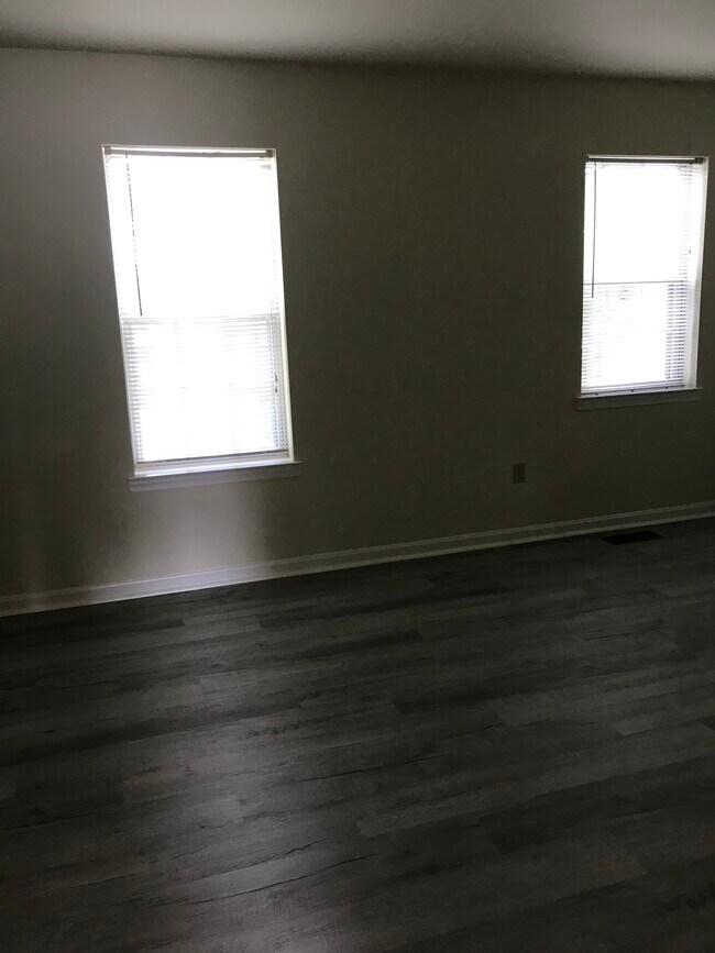 Building Photo - 1111 Cambridge Ct