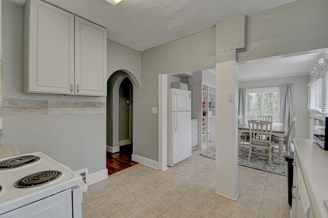 Building Photo - 139 Rosedale Cir