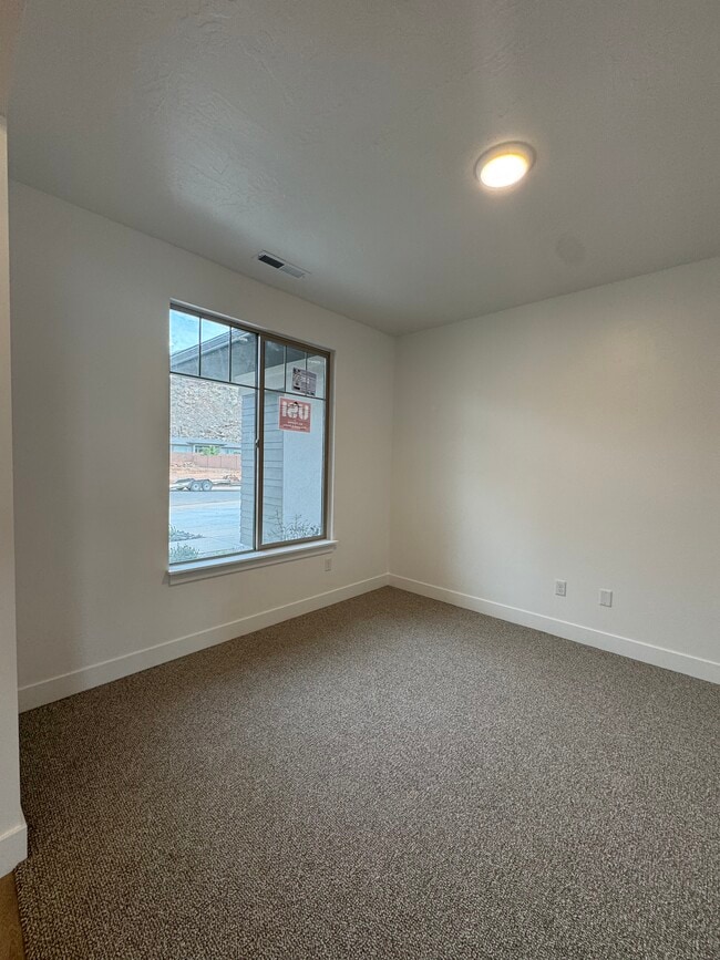 Building Photo - 1593 E Dihedral Dr