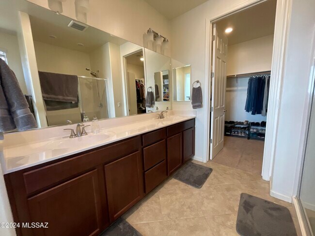 Building Photo - 17292 S Nicholas Falls Dr