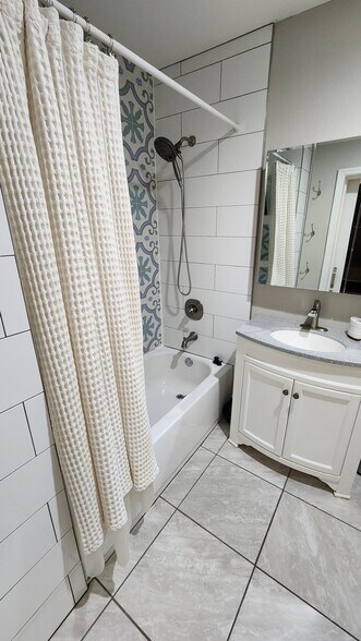 Building Photo - 1002 Brothers Ave.