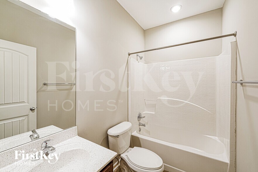 Building Photo - 113 Rosegate Dr