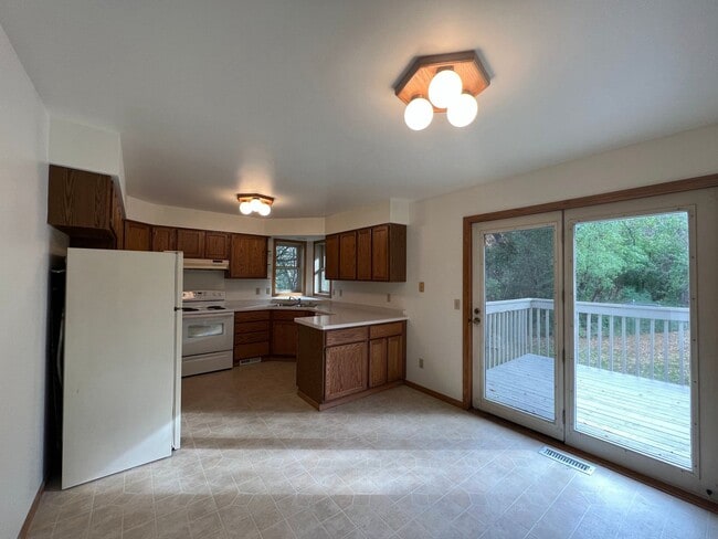 Building Photo - Lacy Road Duplex